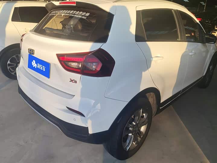 Фото 3 - Geely Vision X3