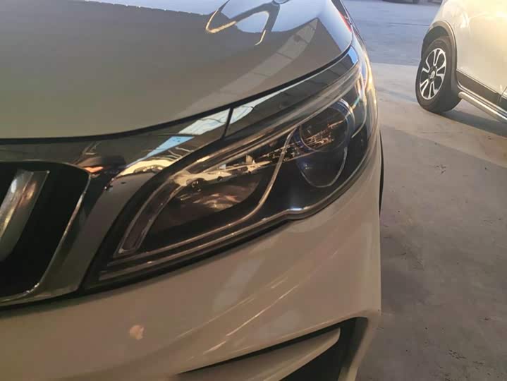 Фото 5 - Geely Vision X3