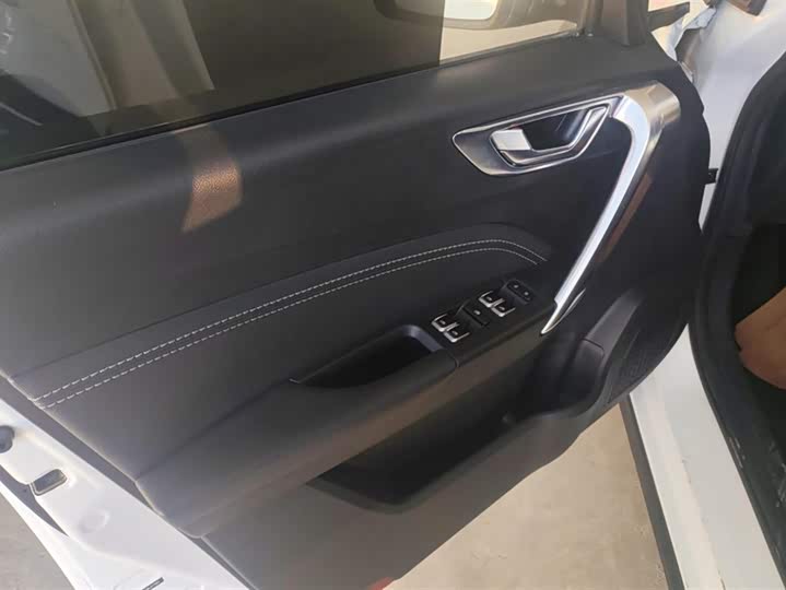 Фото 7 - Geely Vision X3