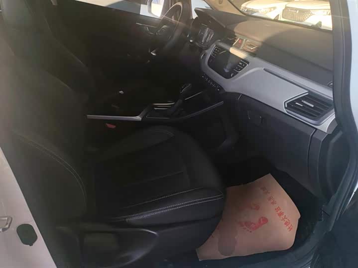 Фото 8 - Geely Vision X3