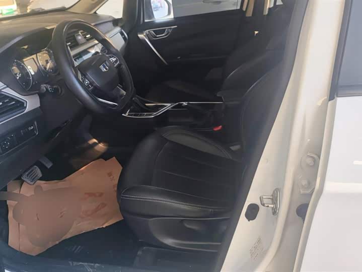 Фото 9 - Geely Vision X3