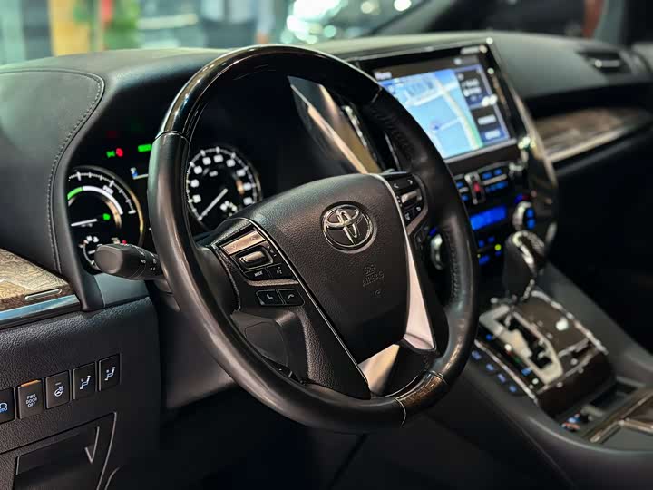 Фото 4 - Toyota Alphard