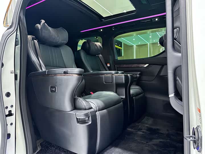 Фото 5 - Toyota Alphard