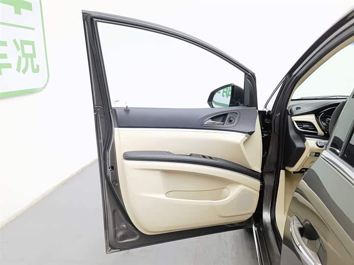 Фото 8 - Buick GL8 ES