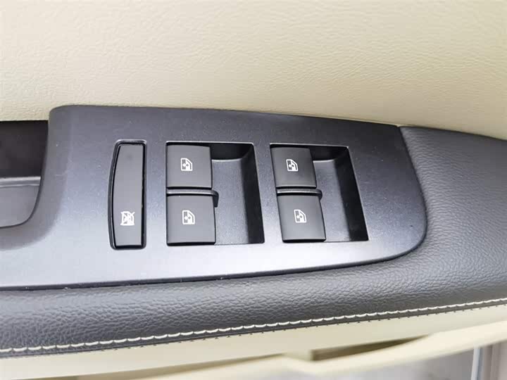 Фото 9 - Buick GL8 ES