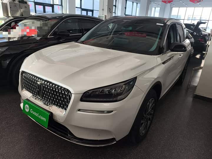 Фото 2 - Lincoln Corsair