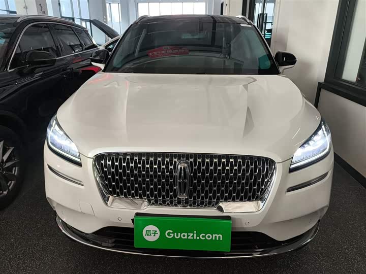 Фото 3 - Lincoln Corsair