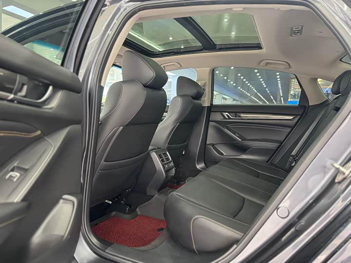 Фото 8 - Honda Accord