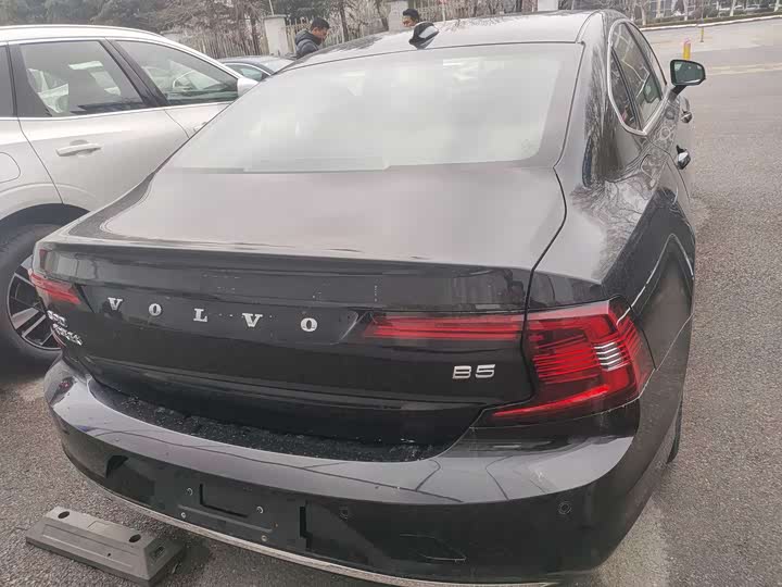 Фото 9 - Volvo S90