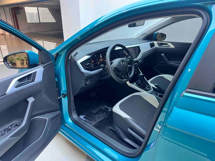 Фото 9 - Volkswagen Polo