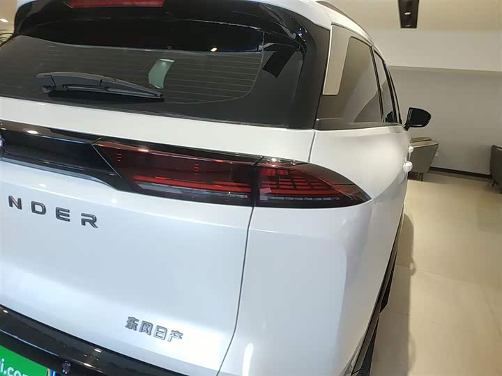 Фото 8 - Nissan Pathfinder