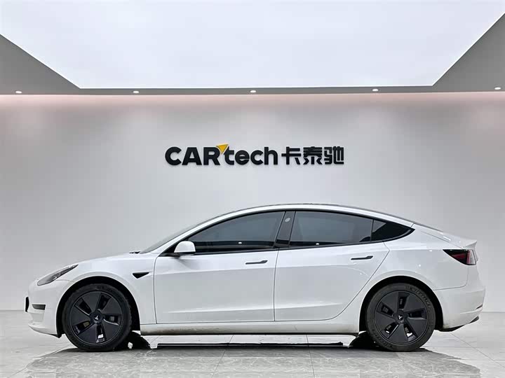 Фото 2 - Tesla Model 3