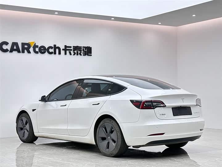 Фото 3 - Tesla Model 3