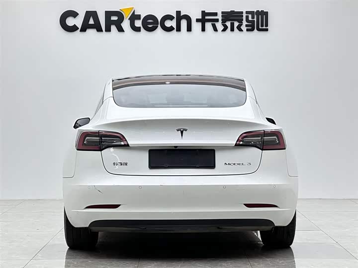 Фото 4 - Tesla Model 3