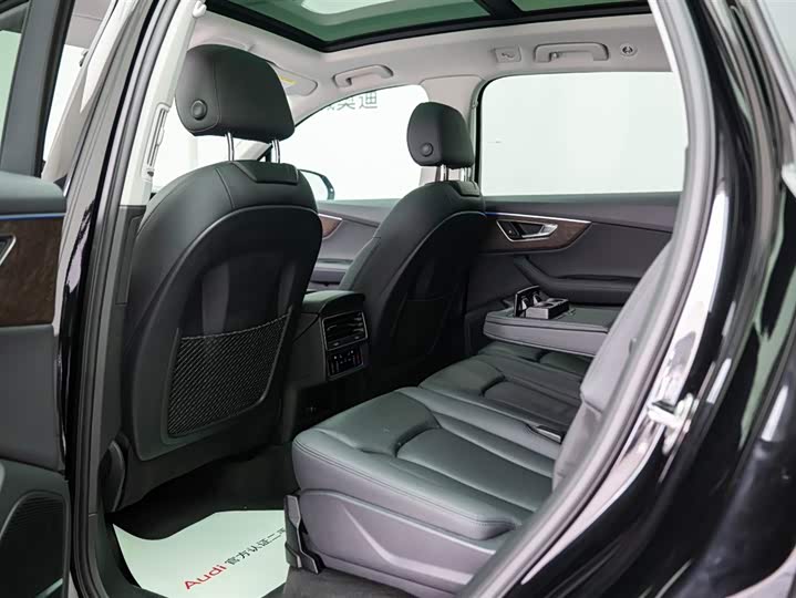 Фото 7 - Audi Q7