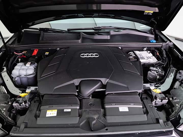 Фото 8 - Audi Q7