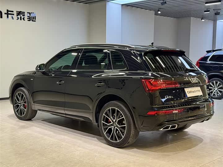 Фото 6 - Audi Q5L