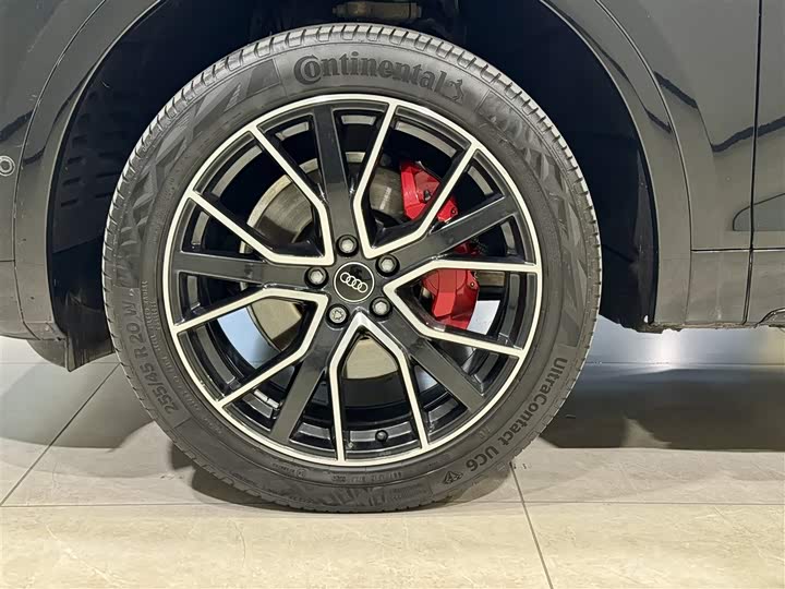 Фото 8 - Audi Q5L