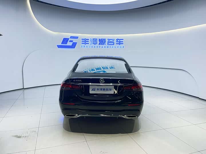 Photo 4 - Mercedes-Benz E-Class