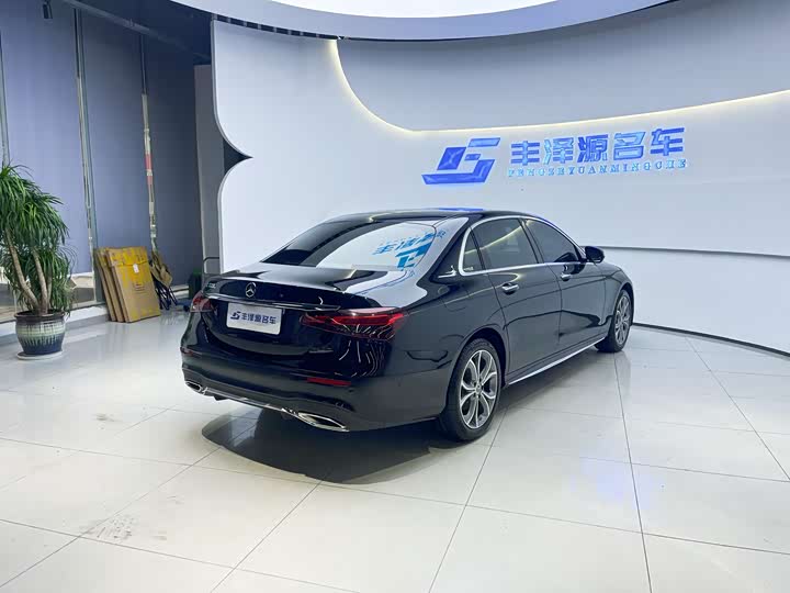 Photo 5 - Mercedes-Benz E-Class