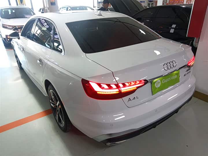 Фото 5 - Audi A4L