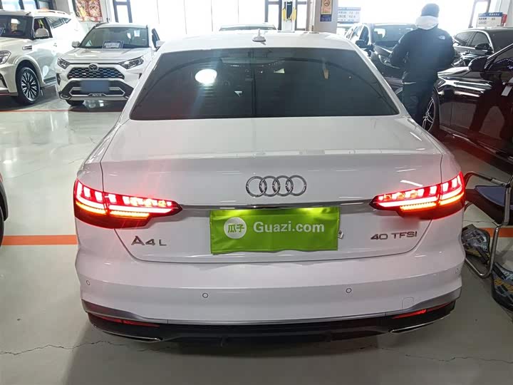 Фото 6 - Audi A4L