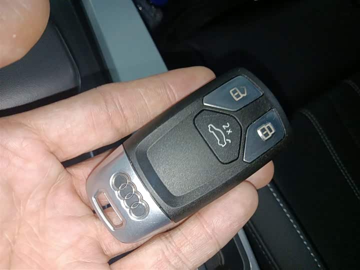 Фото 9 - Audi A4L