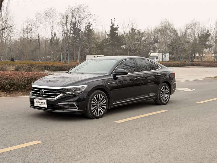 Фото 1 - Volkswagen Passat
