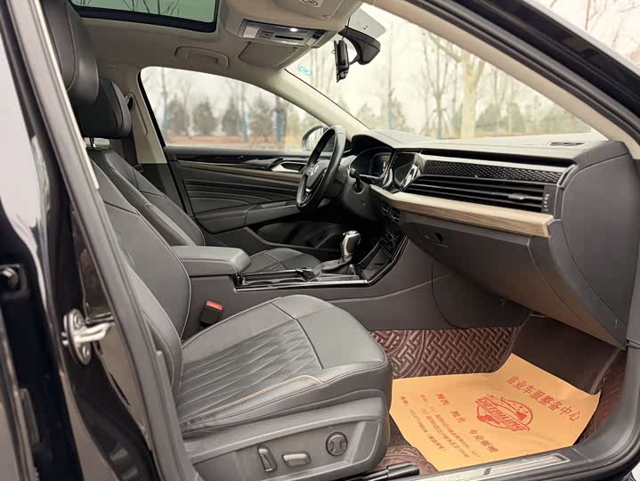 Фото 7 - Volkswagen Passat