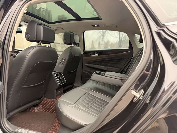 Фото 8 - Volkswagen Passat