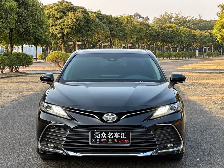 Фото 3 - Toyota Camry