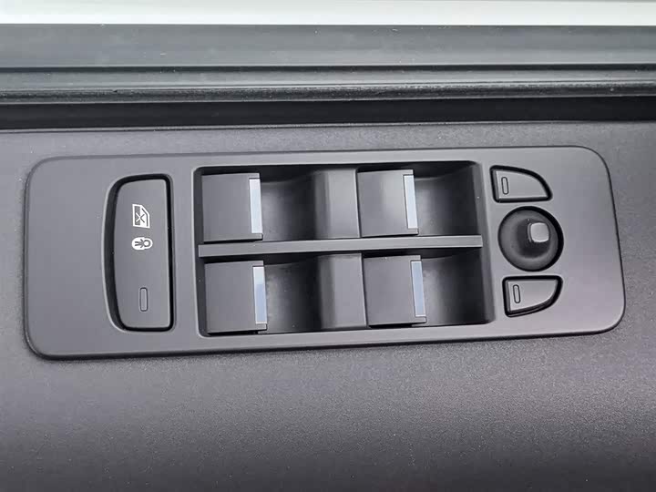 Фото 9 - Land Rover Discovery Sport