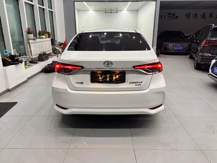 Фото 4 - Toyota Corolla