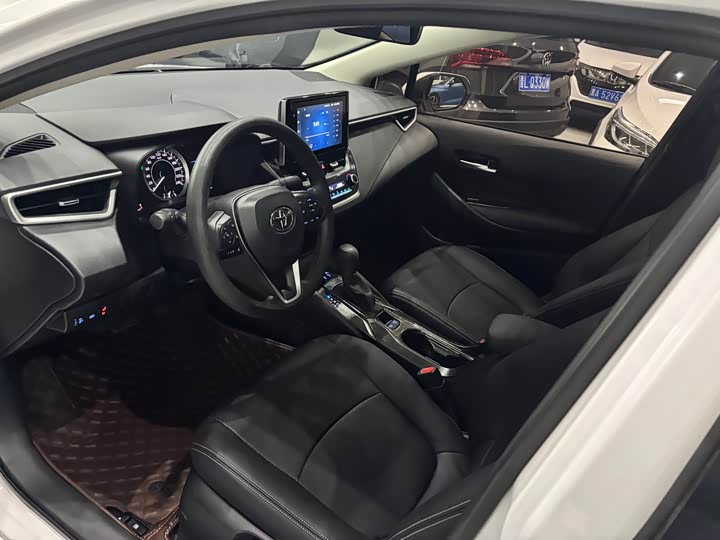 Фото 7 - Toyota Corolla