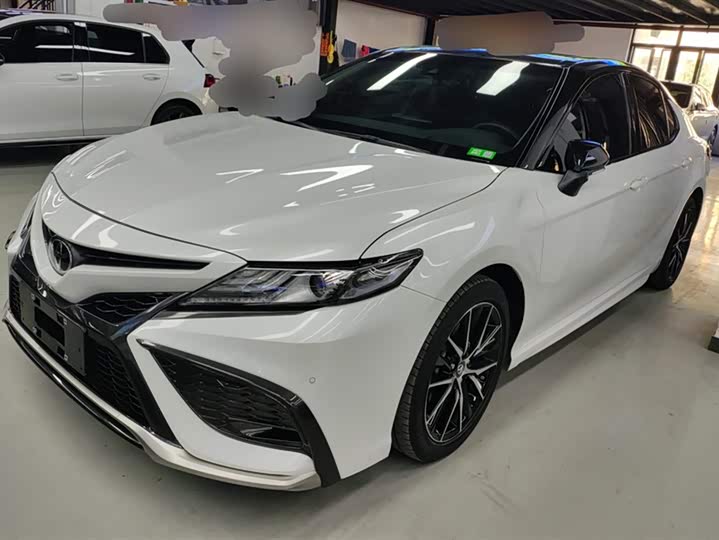 Фото 1 - Toyota Camry