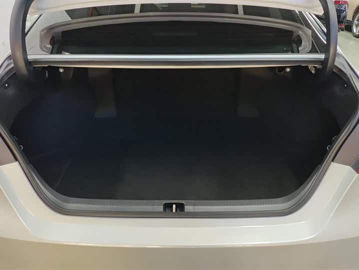 Фото 4 - Toyota Camry