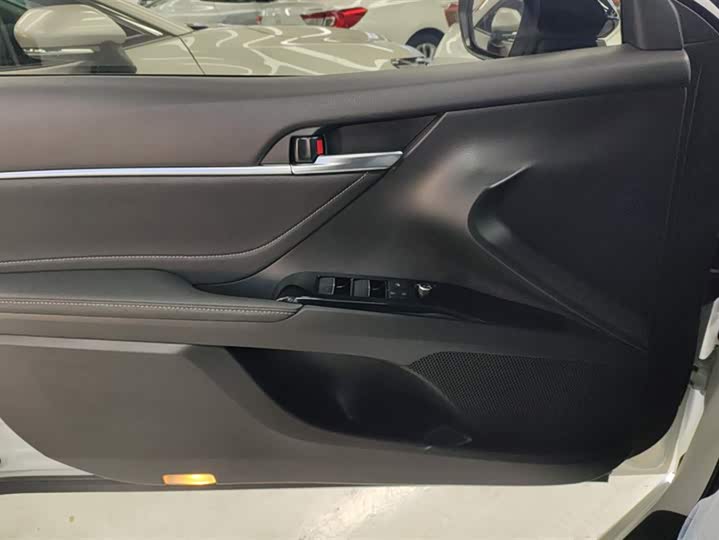 Фото 7 - Toyota Camry