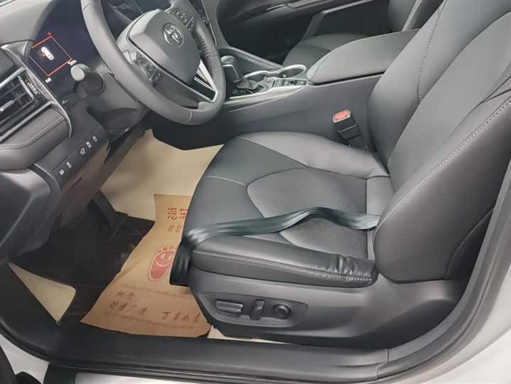 Фото 9 - Toyota Camry