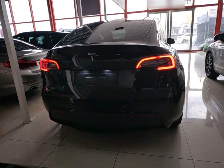Фото 6 - Tesla Model Y