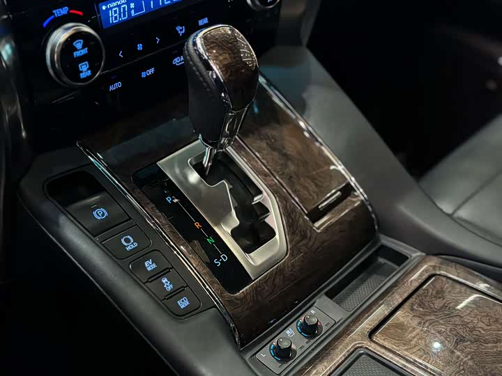 Фото 8 - Toyota Alphard