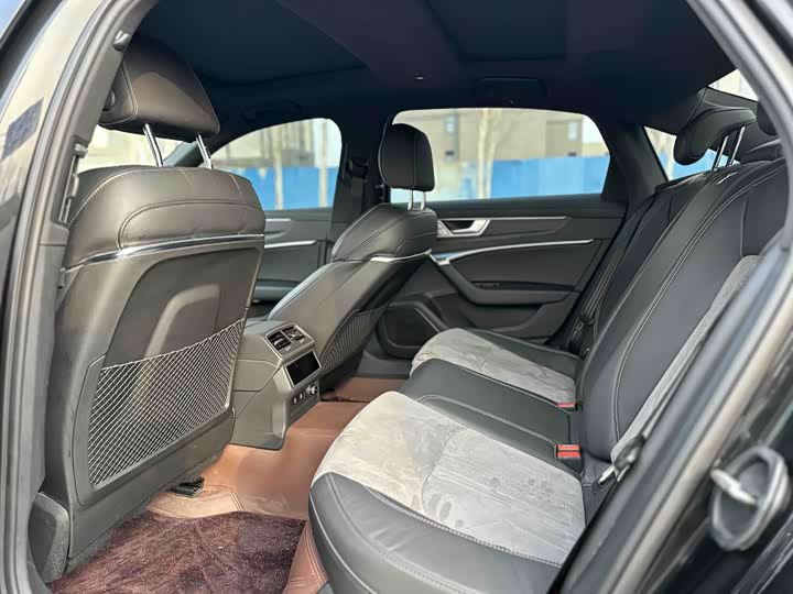 Фото 7 - Audi A6L