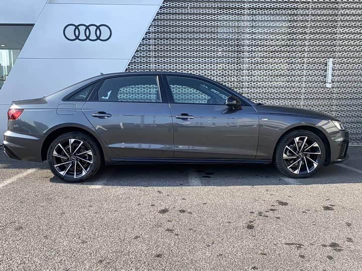 Фото 3 - Audi A4L