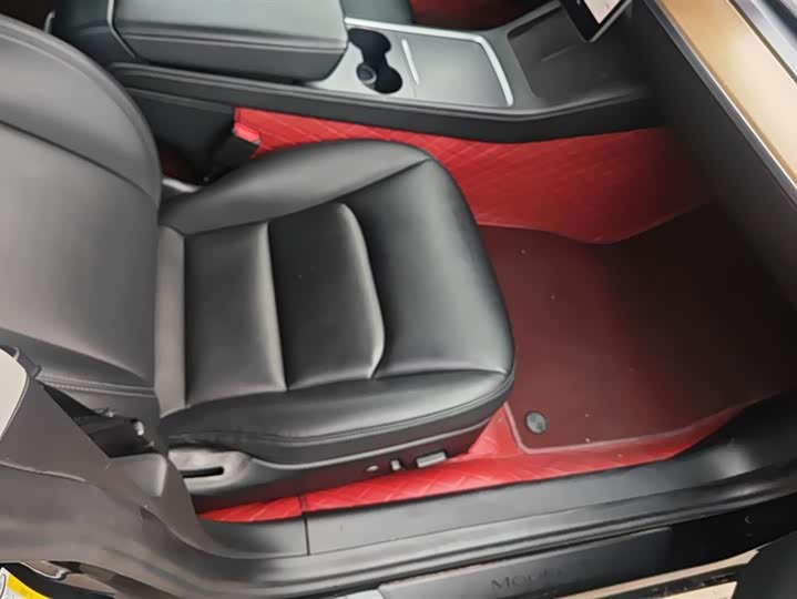 Фото 8 - Tesla Model 3