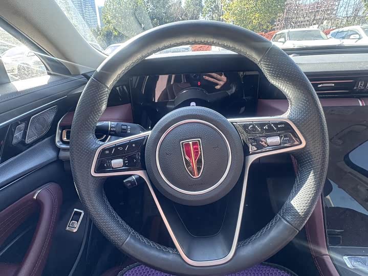 Фото 7 - Hongqi H5