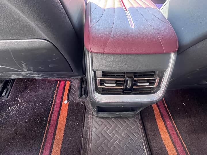 Фото 9 - Hongqi H5