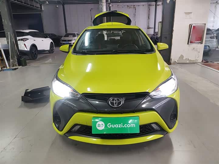 Фото 3 - Toyota Yaris L Hatchback