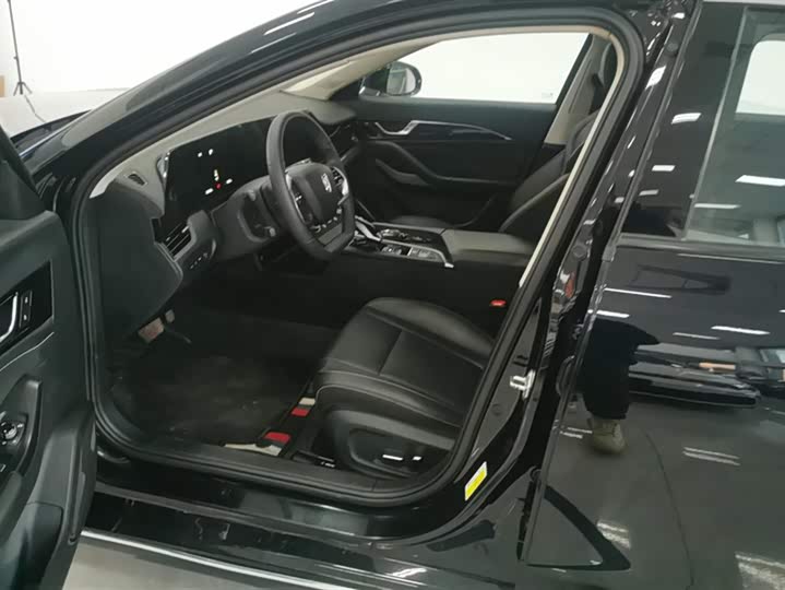 Фото 9 - Bestune B70