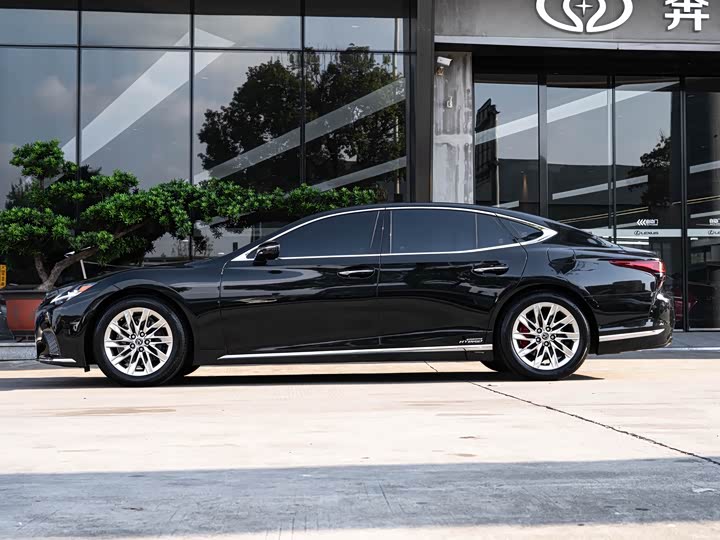 Фото 4 - Lexus LS