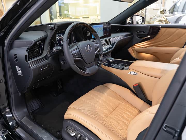 Фото 9 - Lexus LS