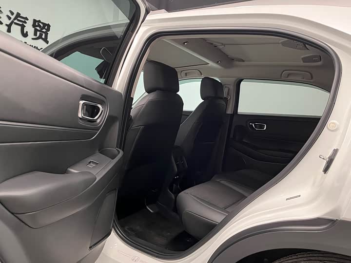 Фото 8 - Honda Vezel